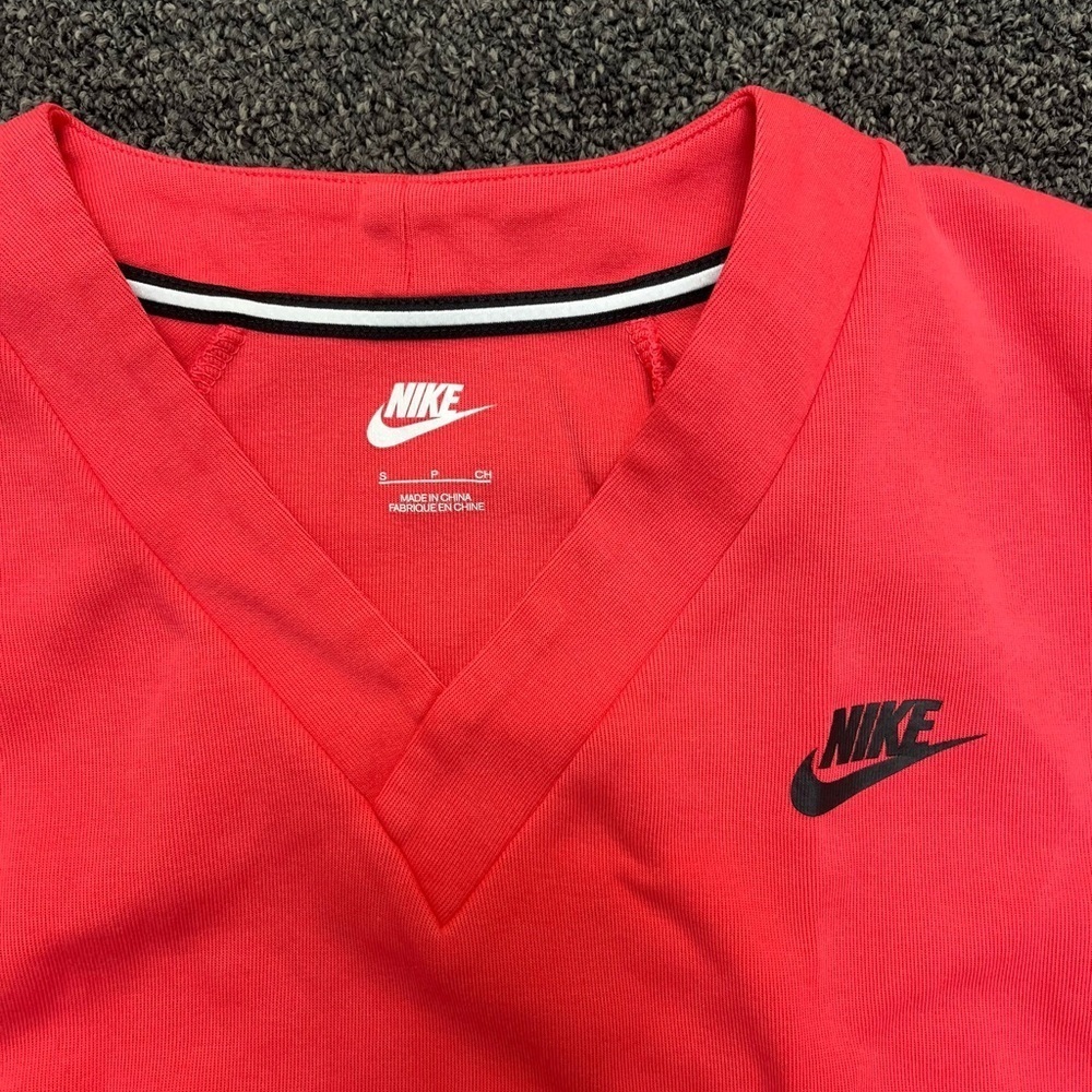 Nike Women’s Coral V-Neck Sweatshirt Size Small - Picture 5 of 9
